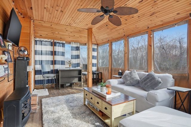 5 Pineland Avenue, Worcester, MA 01604