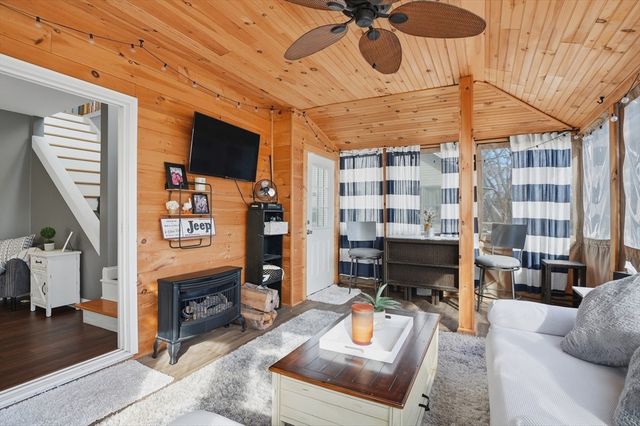 5 Pineland Avenue, Worcester, MA 01604