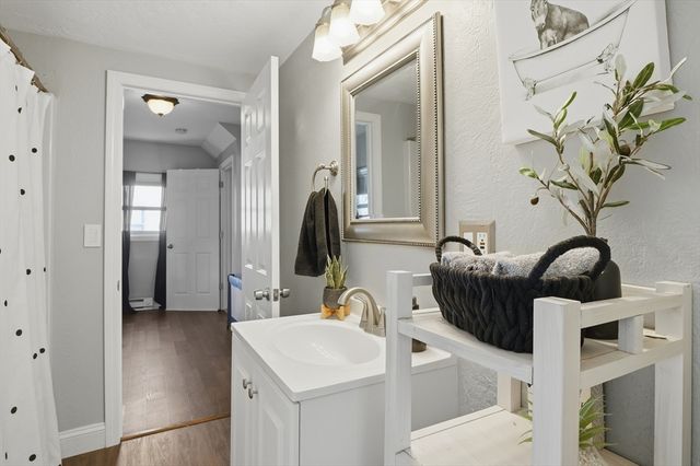 5 Pineland Avenue, Worcester, MA 01604