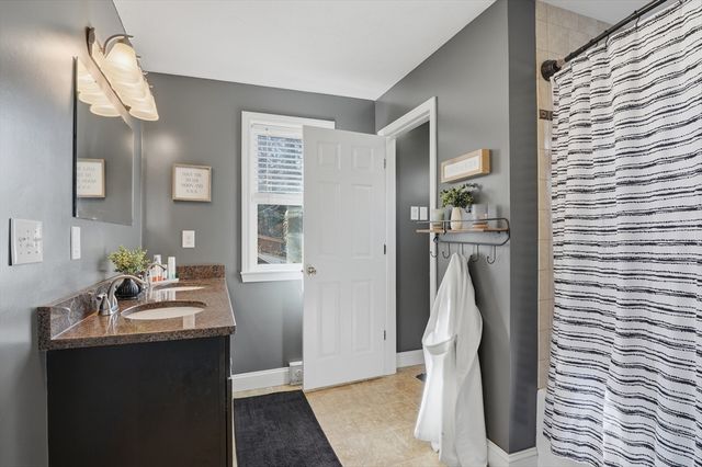 5 Pineland Avenue, Worcester, MA 01604