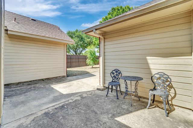4001 Arrowcrest Lane, Garland, TX 75044