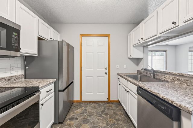 14756 Excelsior Lane 15, Apple Valley, MN 55124