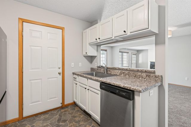 14756 Excelsior Lane 15, Apple Valley, MN 55124
