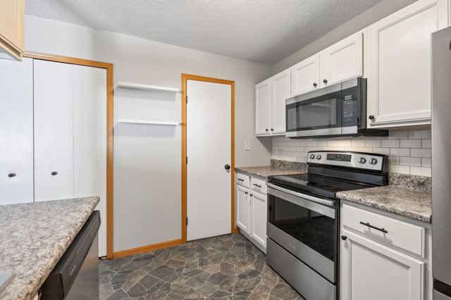 14756 Excelsior Lane 15, Apple Valley, MN 55124