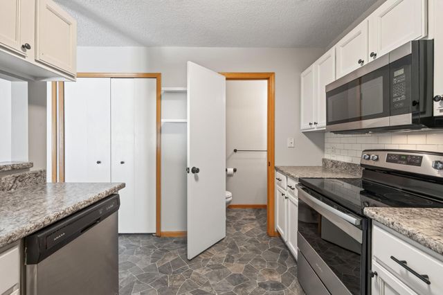 14756 Excelsior Lane 15, Apple Valley, MN 55124