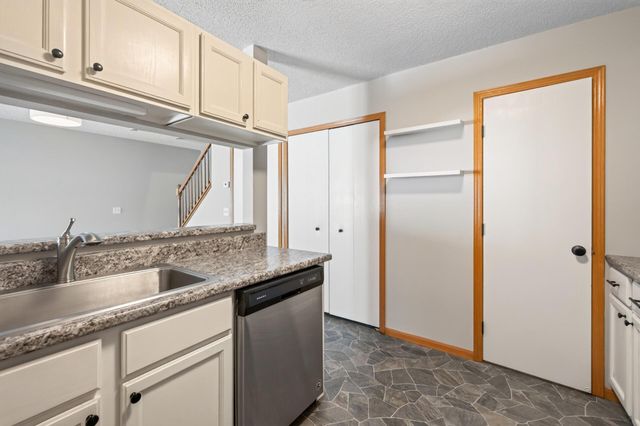 14756 Excelsior Lane 15, Apple Valley, MN 55124