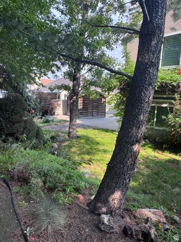 944 E BERNAY CIR, Sandy, UT 84094