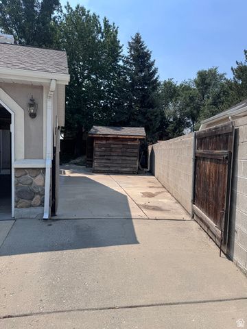 944 E BERNAY CIR, Sandy, UT 84094