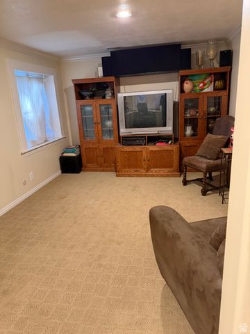 944 E BERNAY CIR, Sandy, UT 84094