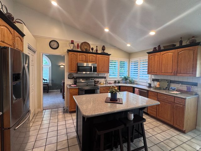 944 E BERNAY CIR, Sandy, UT 84094