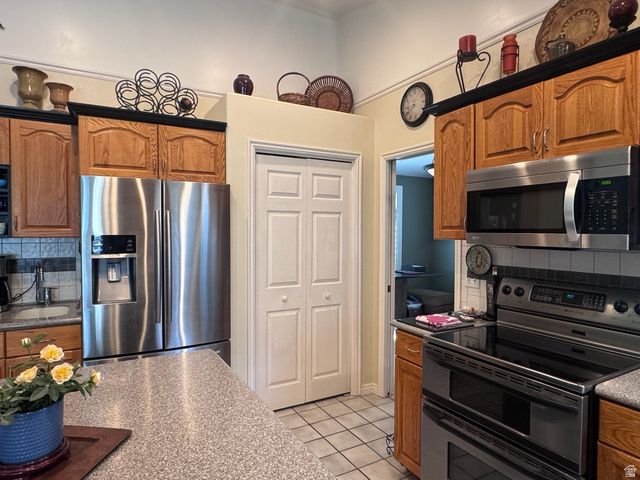 944 E BERNAY CIR, Sandy, UT 84094