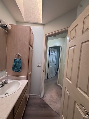 944 E BERNAY CIR, Sandy, UT 84094