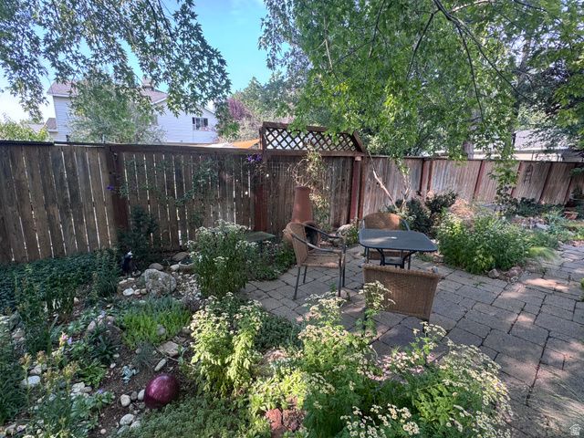 944 E BERNAY CIR, Sandy, UT 84094