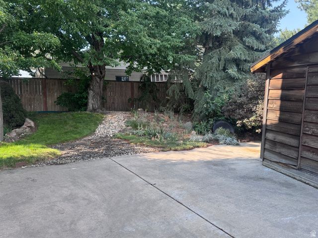 944 E BERNAY CIR, Sandy, UT 84094