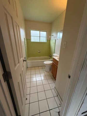 5204 62nd St, Sacramento, CA 95820