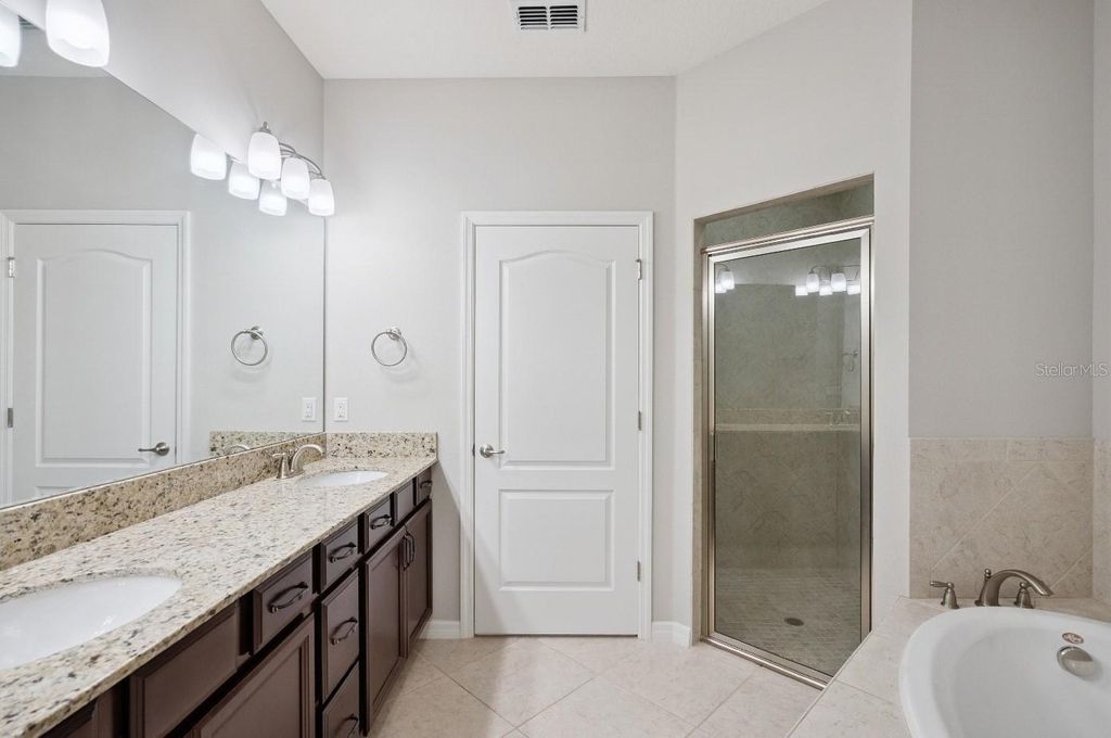 Image 11 of property listing at 5640 SIRACUSA LANE, Sanford, FL 32771