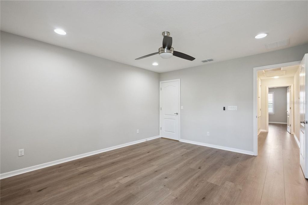 Image 25 of property listing at 5640 SIRACUSA LANE, Sanford, FL 32771