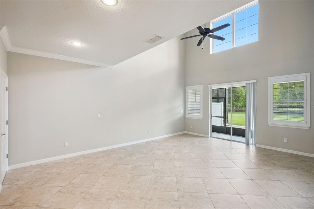 Image 5 of property listing at 5640 SIRACUSA LANE, Sanford, FL 32771