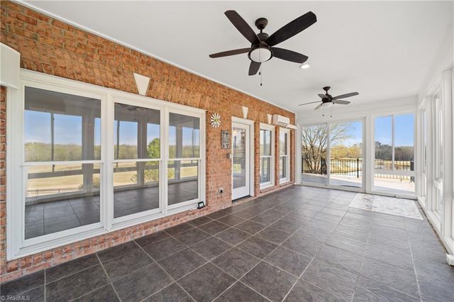 1040 Keswick Lane, Clemmons, NC 27012