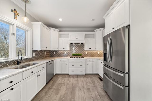 1040 Keswick Lane, Clemmons, NC 27012