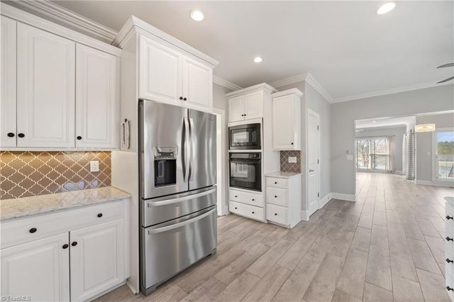 1040 Keswick Lane, Clemmons, NC 27012