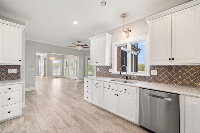 1040 Keswick Lane, Clemmons, NC 27012