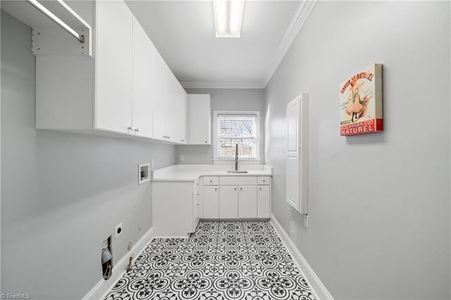 1040 Keswick Lane, Clemmons, NC 27012
