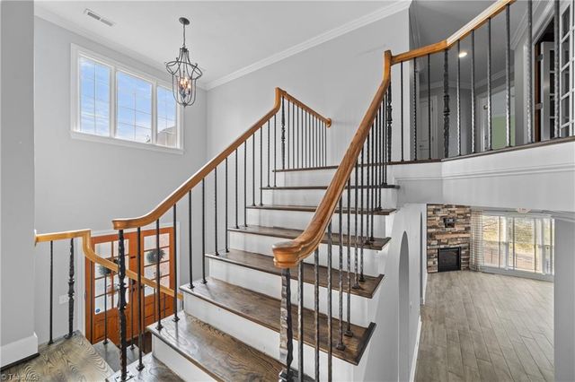 1040 Keswick Lane, Clemmons, NC 27012