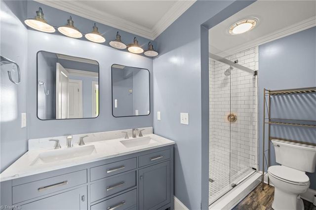 1040 Keswick Lane, Clemmons, NC 27012