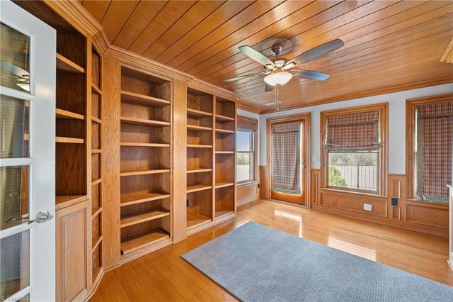 1040 Keswick Lane, Clemmons, NC 27012
