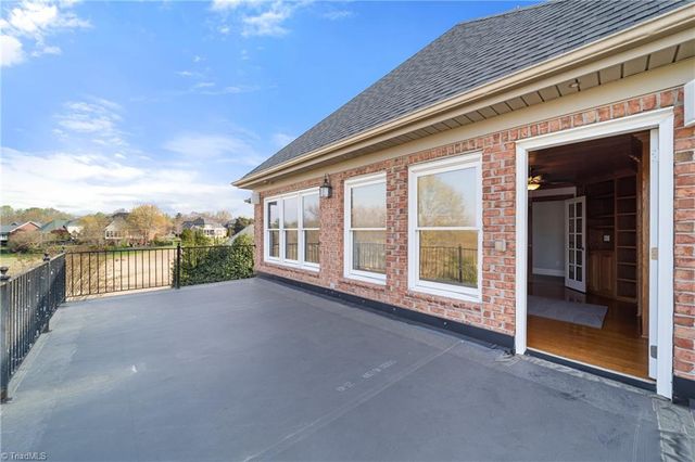 1040 Keswick Lane, Clemmons, NC 27012