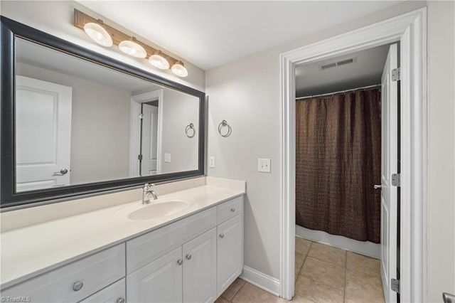 1040 Keswick Lane, Clemmons, NC 27012