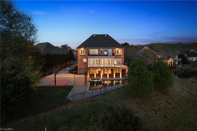 1040 Keswick Lane, Clemmons, NC 27012
