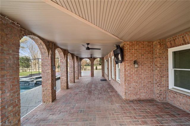 1040 Keswick Lane, Clemmons, NC 27012