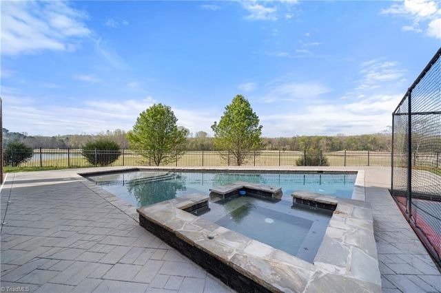 1040 Keswick Lane, Clemmons, NC 27012