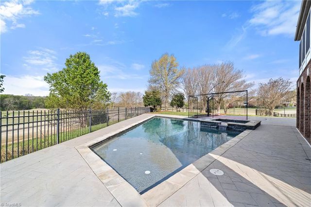 1040 Keswick Lane, Clemmons, NC 27012