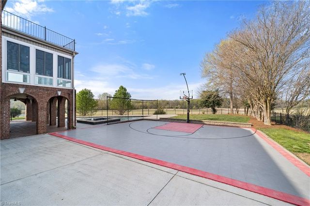 1040 Keswick Lane, Clemmons, NC 27012