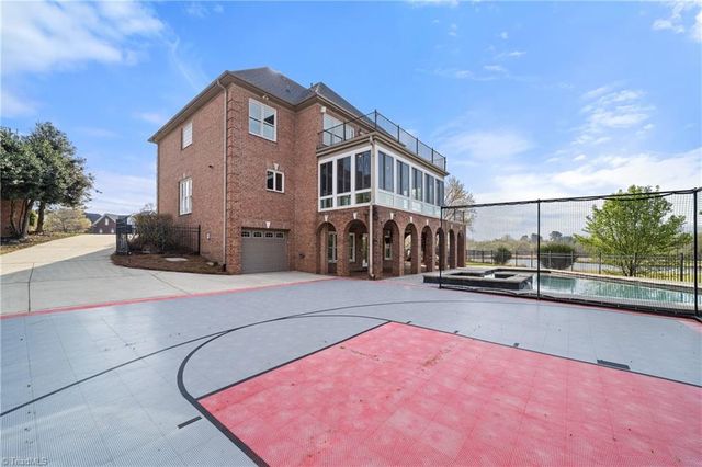 1040 Keswick Lane, Clemmons, NC 27012