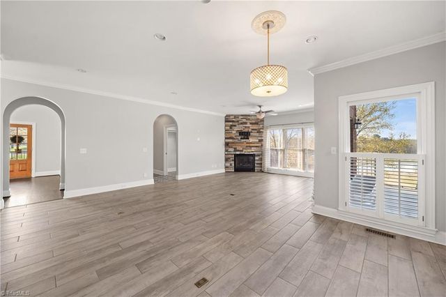 1040 Keswick Lane, Clemmons, NC 27012