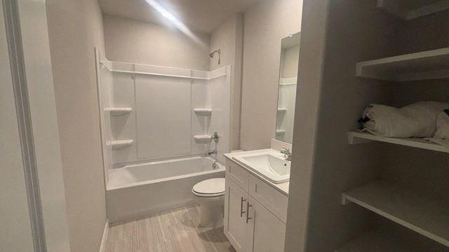 9460 GOLDEN TREE Avenue, Fort Worth, TX 76108