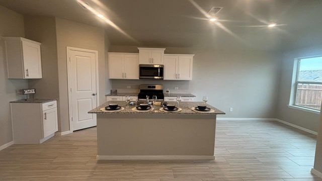 9460 GOLDEN TREE Avenue, Fort Worth, TX 76108