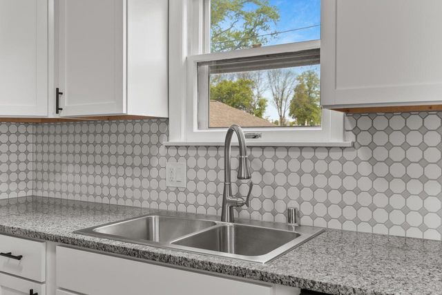 547 S Oak Park COURT, Milwaukee, WI 53214