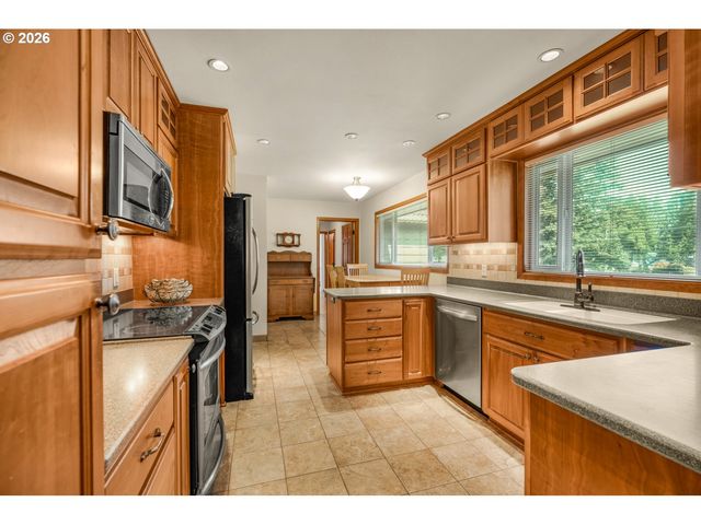 230 PARK Dr, Oregon City, OR 97045