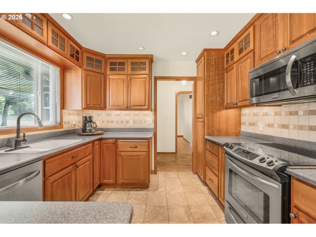 230 PARK Dr, Oregon City, OR 97045