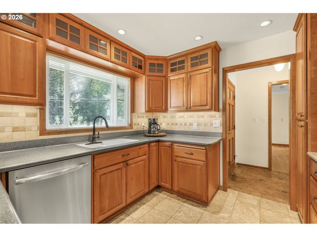 230 PARK Dr, Oregon City, OR 97045