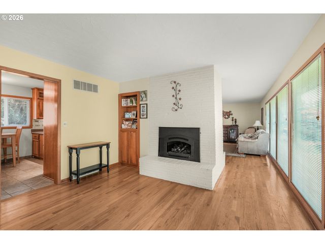 230 PARK Dr, Oregon City, OR 97045