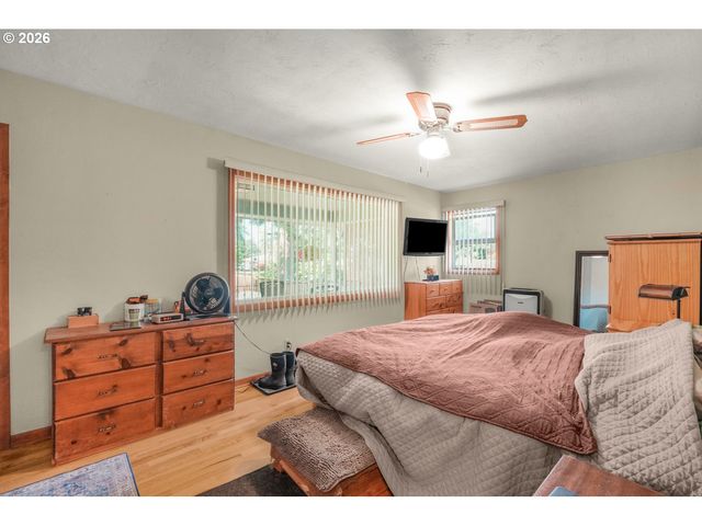 230 PARK Dr, Oregon City, OR 97045