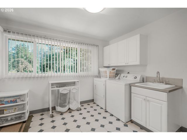 230 PARK Dr, Oregon City, OR 97045