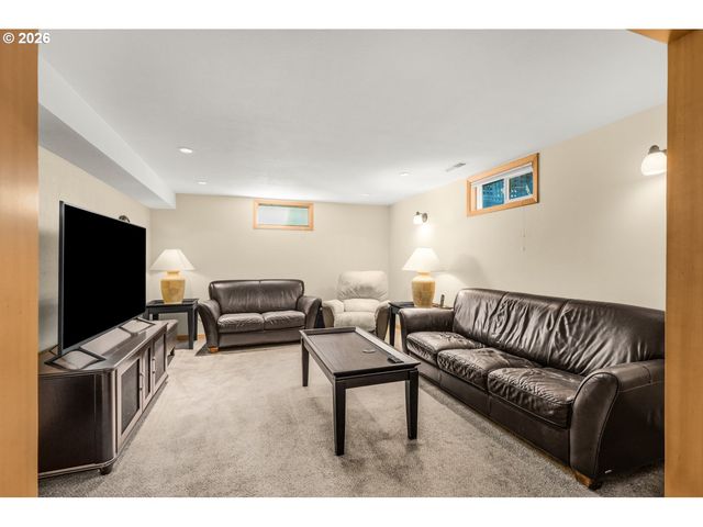 230 PARK Dr, Oregon City, OR 97045