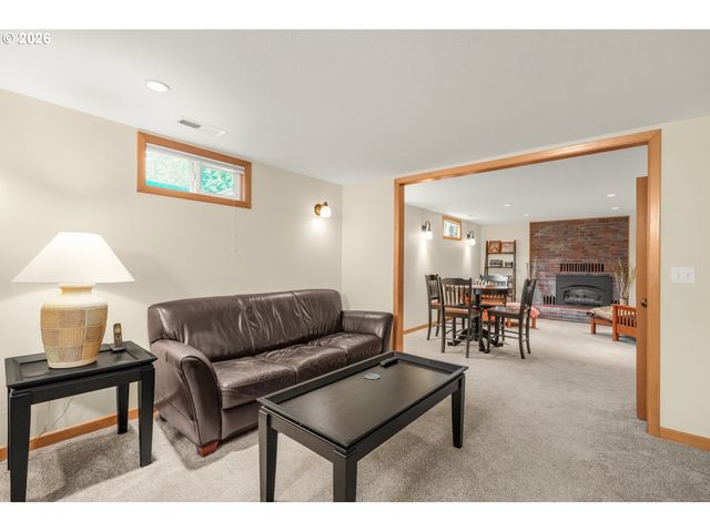 230 PARK Dr, Oregon City, OR 97045